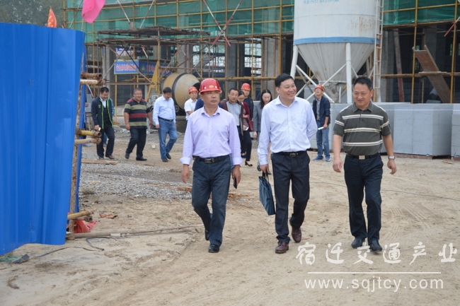 7ae5299602567c8a96bff4aa67d84b2f 检查市公交综合服务中心施工现场.JPG