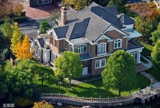 院子愈大，，，，，，愈从容